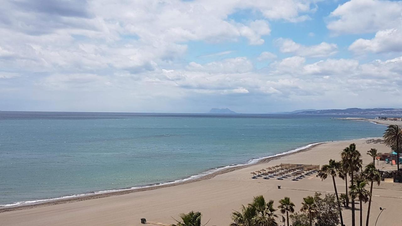 Apartamento en Primera Línea de Playa. Seis plazas. Estepona Exterior foto