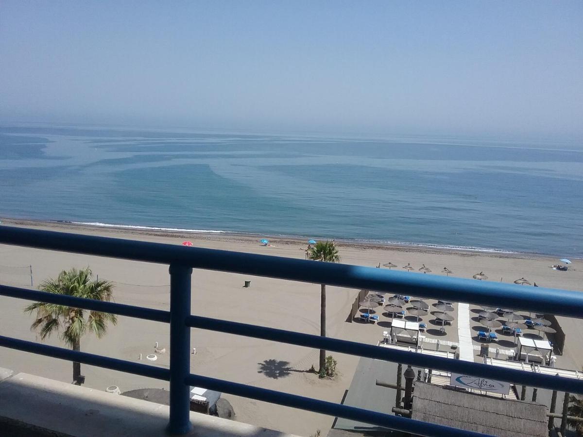 Apartamento en Primera Línea de Playa. Seis plazas. Estepona Exterior foto